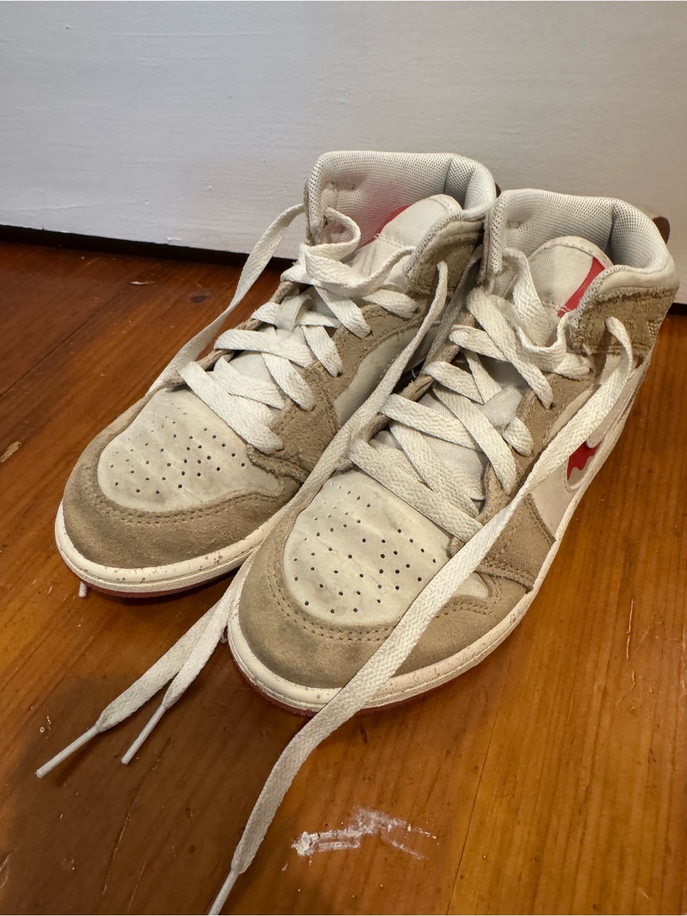 Jordan Kids High-Top Sneakers in Tan, White and Red